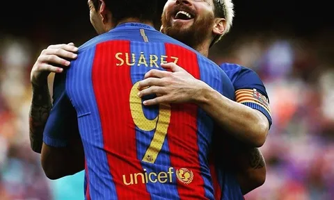 Hàng công rực sáng, Barca chơi tennis trong trận khai màn La Liga