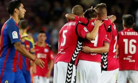 Barcelona thua sốc đội mới lên hạng trên sân nhà