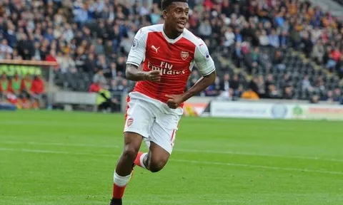 Barca có mời, sao trẻ cũng không rời Arsenal