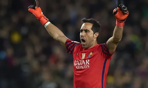 Barca ra giá cho Bravo, Man City mừng thầm