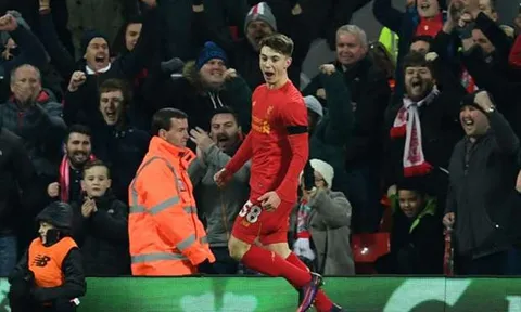 Ben Woodburn trở thành tay săn bàn trẻ nhất lịch sử Liverpool