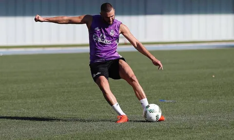 Benzema ráo riết tập luyện, chờ ngày tái xuất