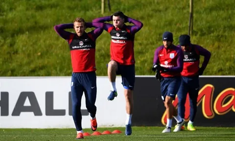 Bị chê 'yếu', Harry Kane hì hục tập luyện trước mặt Southgate