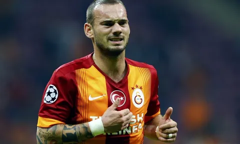 Bị "chơi đểu", Sneijder tính đường sang Premier League