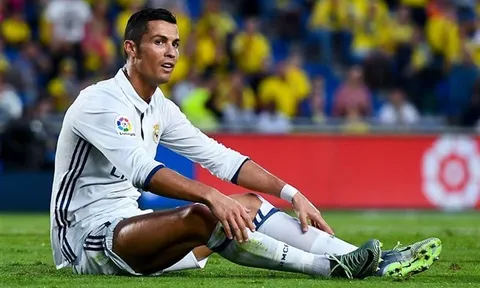 Bị đồng đội xỏ háng, Ronaldo nổi điên trên sân tập