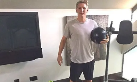 Bỏ rơi đồng đội, Schweinsteiger hí hửng tập luyện cùng vợ yêu