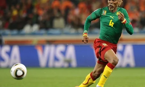 Bóng đá thế giới cầu nguyện cho huyền thoại người Cameroon