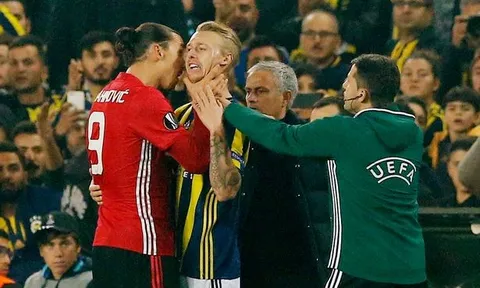 Bóp cổ đối phương, sao Man Utd nguy cơ bị phạt