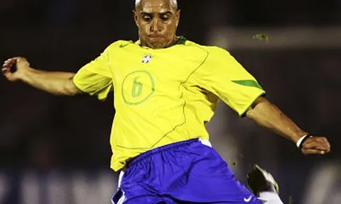 Cái chân trái siêu hạng của Roberto Carlos