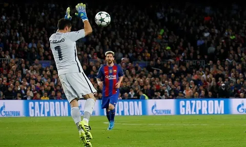 Cái tay của Bravo làm bẽ mặt Pep Guardiola