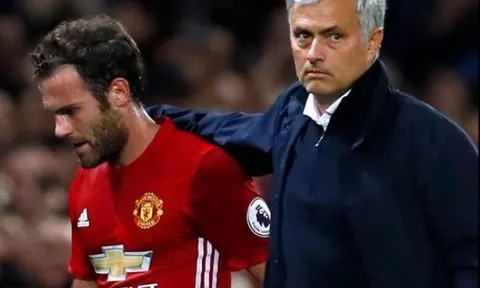 Có một tiền vệ phòng ngự Juan Mata ở Old Trafford