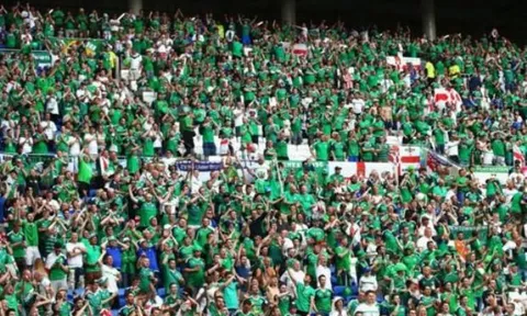 Một cổ động viên qua đời trong thắng lợi lịch sử của Bắc Ireland