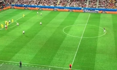 Neuer lên giữa sân nhìn Kroos kiến tạo cho Mustafi ghi bàn