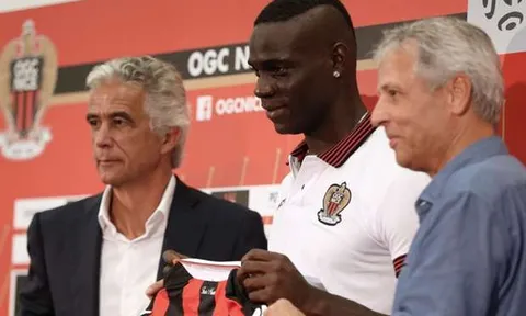 Carragher lại đáp trả đầy mỉa mai trước Balotelli