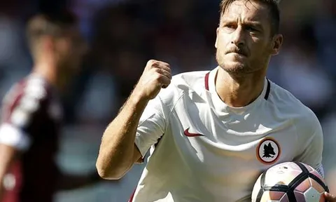 "Cây trường sinh" Totti đạt cột mốc ghi bàn đáng nể