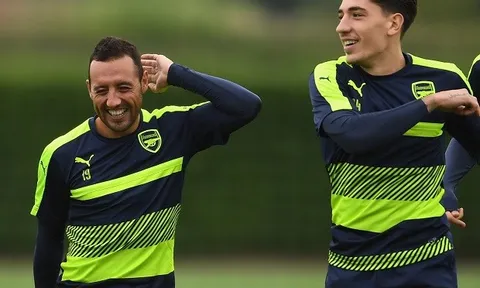 Cazorla cảnh báo Arsenal: Đừng để mất Bellerin