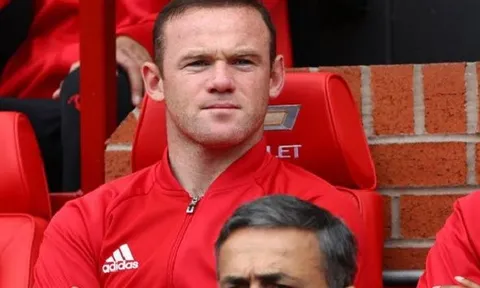 CĐV cảm ơn Mourinho vì đã 'trảm' Rooney