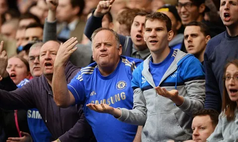 CĐV Chelsea giận dữ, trù ẻo Mourinho và Man Utd