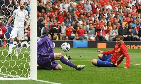 Petr Cech: Gã khổng lồ đơn độc