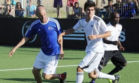 Cha con Zidane cùng trổ tài khiến khán giả phát cuồng