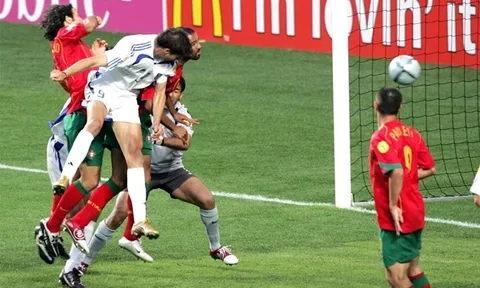 EURO 2004: Charisteas và cú lắc đầu diệu kỳ