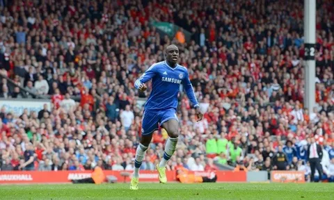 Chelsea tức tốc gửi thông điệp an ủi Demba Ba