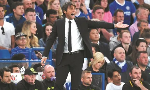 Jamie Carragher 'hiến kế' chuyển nhượng cho Chelsea