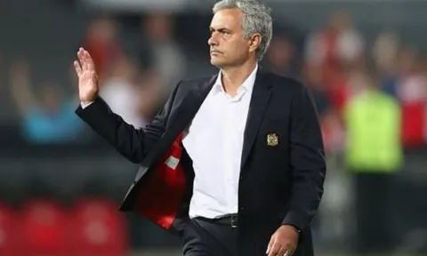 Chỉ thua 2 trận, Jose Mourinho bị fan M.U kêu gọi sa thải