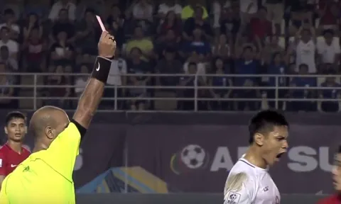 Chiếc thẻ đỏ đầu tiên ở AFF Cup 2016