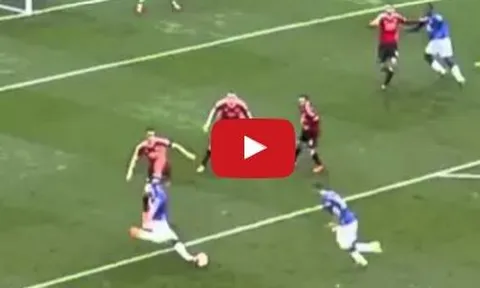 Chiến thắng 3-0 của Man United trước Everton mùa 2015/16