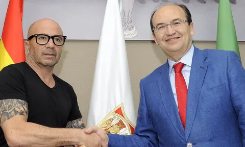 Chính thức: Sevilla bổ nhiệm "phù thủy Chile"