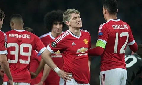 Chủ tịch Bayern chỉ trích Man United vì "đày ải" Schweinsteiger
