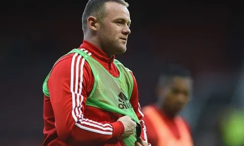 Chưa chính thức làm việc, Rooney đã vội "lấy lòng" Mourinho