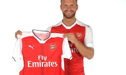 Chùm ảnh: "Bom tấn" Mustafi hào hứng ra mắt Arsenal