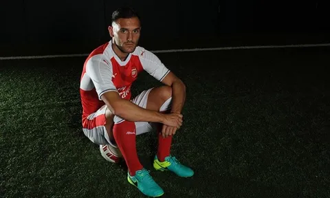 Chùm ảnh: Lucas Perez "cực ngầu" trong màu áo mới