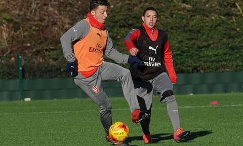 Chùm ảnh: Lucas Perez trở lại, Arsenal sẵn sàng đấu Southampton