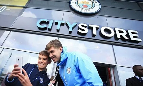 Chùm ảnh: Những khoảnh khắc đầu tiên của John Stones tại Man City