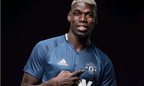 Chùm ảnh: Pogba pose hình cực ngầu bên áo đấu Man United