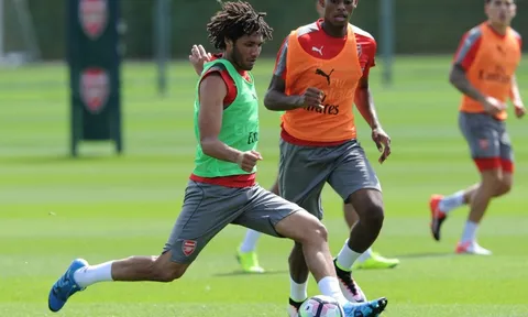 Chùm ảnh: Ramsey, Sanchez trở lại; Arsenal tập luyện hăng say