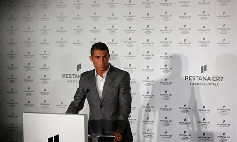 Chùm ảnh: Ronaldo lịch lãm khai trương khách sạn mới tại quê nhà