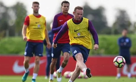 Chùm ảnh: Rooney miệt mài tập luyện trong màu áo tuyển Anh