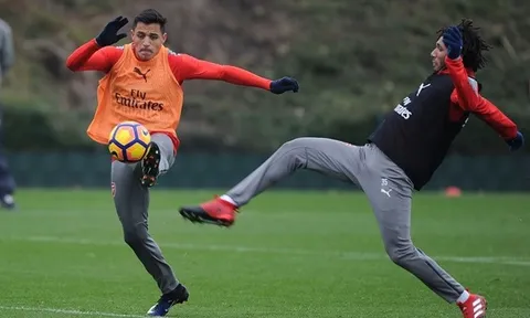 Chùm ảnh: Sanchez sung sức, Arsenal sẵn sàng đấu West Ham