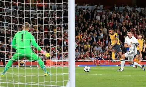 Chùm ảnh: Walcott tỏa sáng, Arsenal lại 'giết hạ' thêm một đội bóng Thụy Sĩ