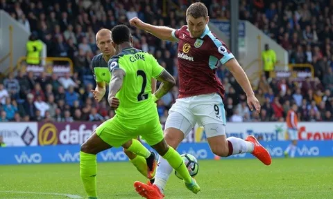 Kỷ lục khó tin trong trận Liverpool thua Burnley