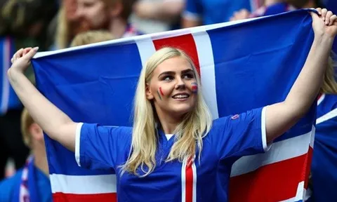 Cổ động viên Iceland rực rỡ sắc màu ở tứ kết