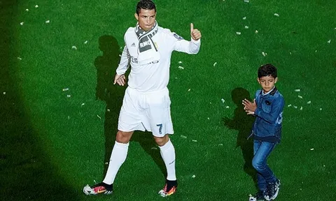 Con trai Ronaldo ghi bàn trong ngày ra mắt