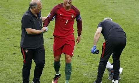 Tương lai Ronaldo: Vĩ đại hơn hay... dừng lại?