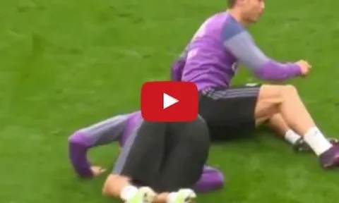 Cristiano Ronaldo bị Coentrao biến thành trò hề trên sân tập