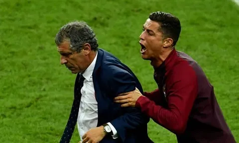 Cristiano Ronaldo đứng ngồi không yên trên ghế chỉ đạo