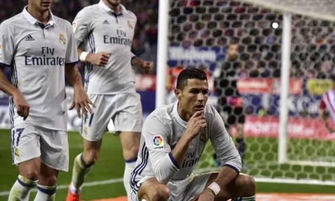 Cristiano Ronaldo gây sốt với kiểu ăn mừng 'vênh mặt'